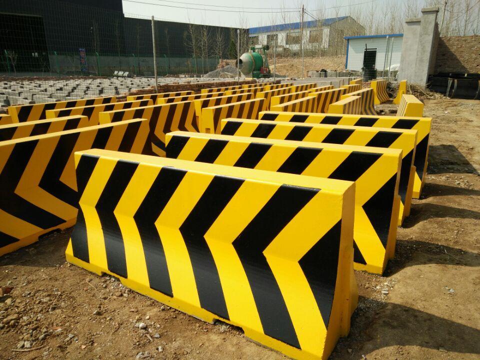 佛山高速公路水泥墩规格型号与交通安全设施工程解析