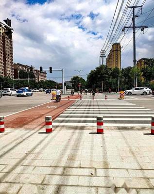 运城市区启动七大路口渠化岛建设 交通安全设施再升级